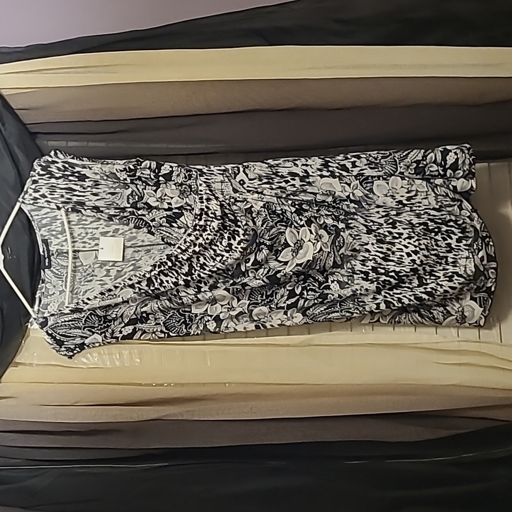 Mlle Gabrielle Side Rouched, V-Neck black and white floral dress.